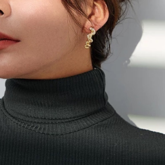 💚18K gold plated twisted snake earrings - Picture 4 of 6